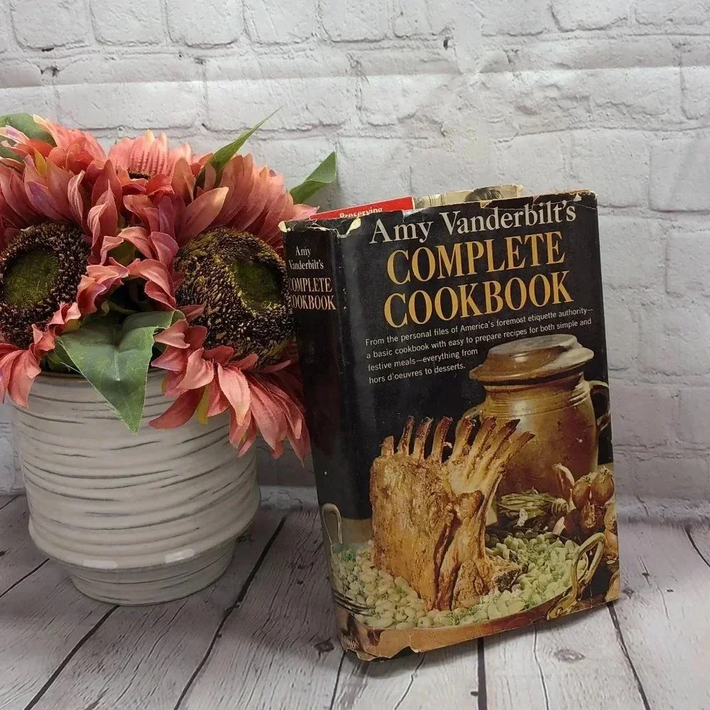 VINTAGE 1961 Amy Vanderbilt's COMPLETE cookbook farmhouse retro cottage
